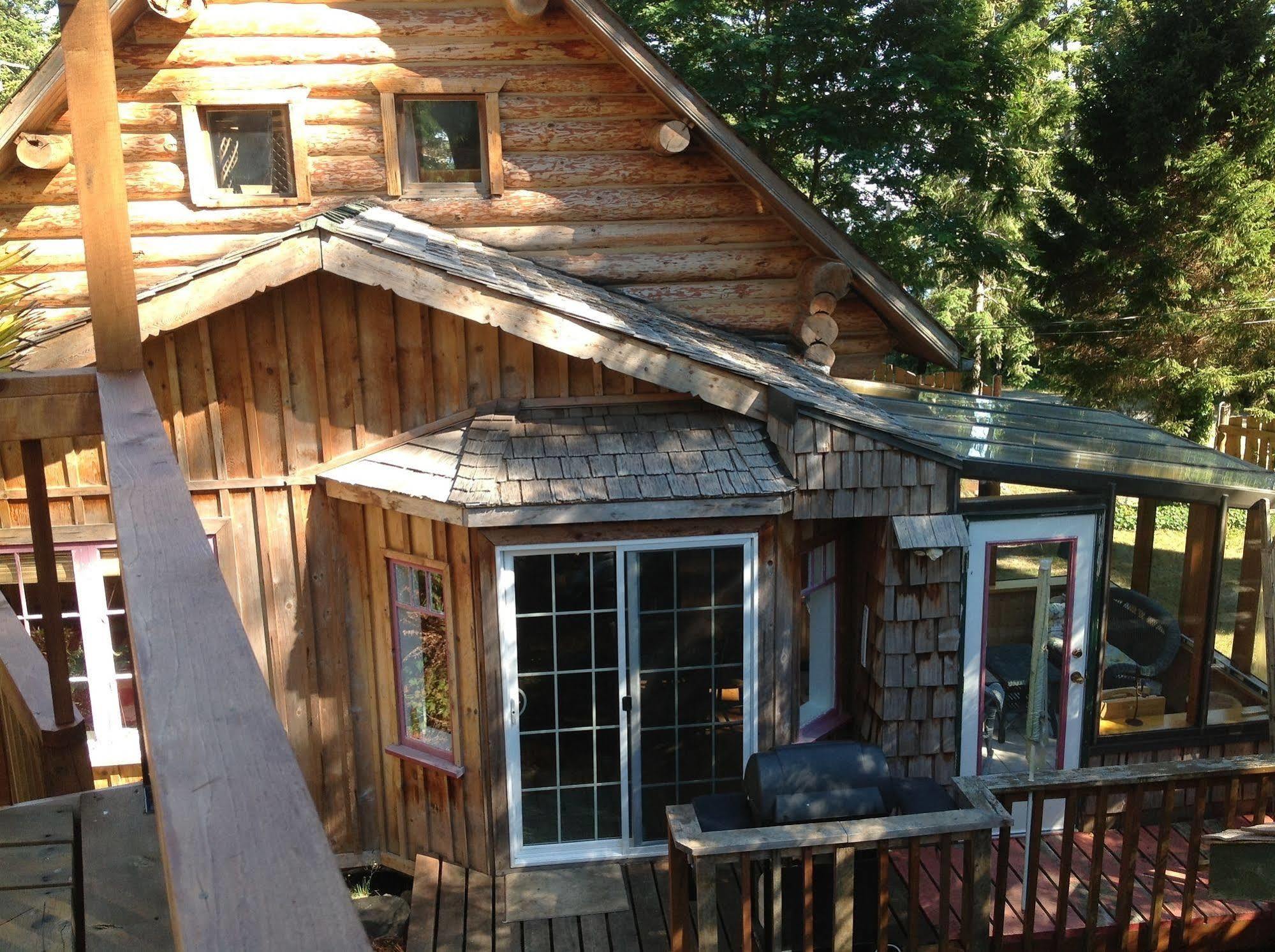 Holiday home Handsome Dan's At Otter Point Sooke